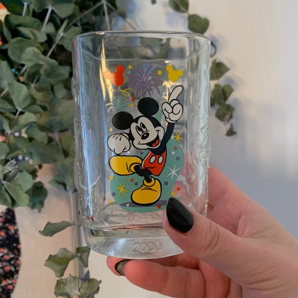 Vintage Walt Disney World Mickey Mouse Collectable Glassware Set of 4 - Picture 3 of 11
